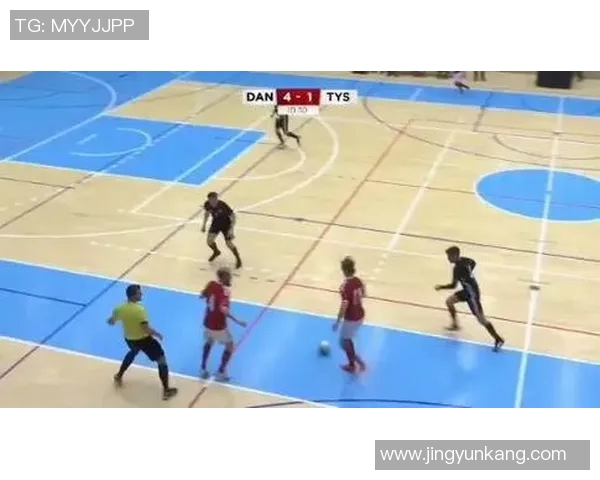 花式足球克里斯挑战世界足球巨星展示极限技巧与创意对决